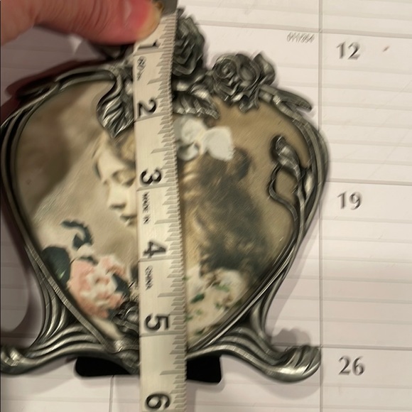 HEART SHAPED SILVER TONE PICTURE FRAME 4x4 - Picture 3 of 4